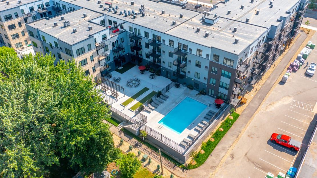 vista aérea de un complejo de apartamentos